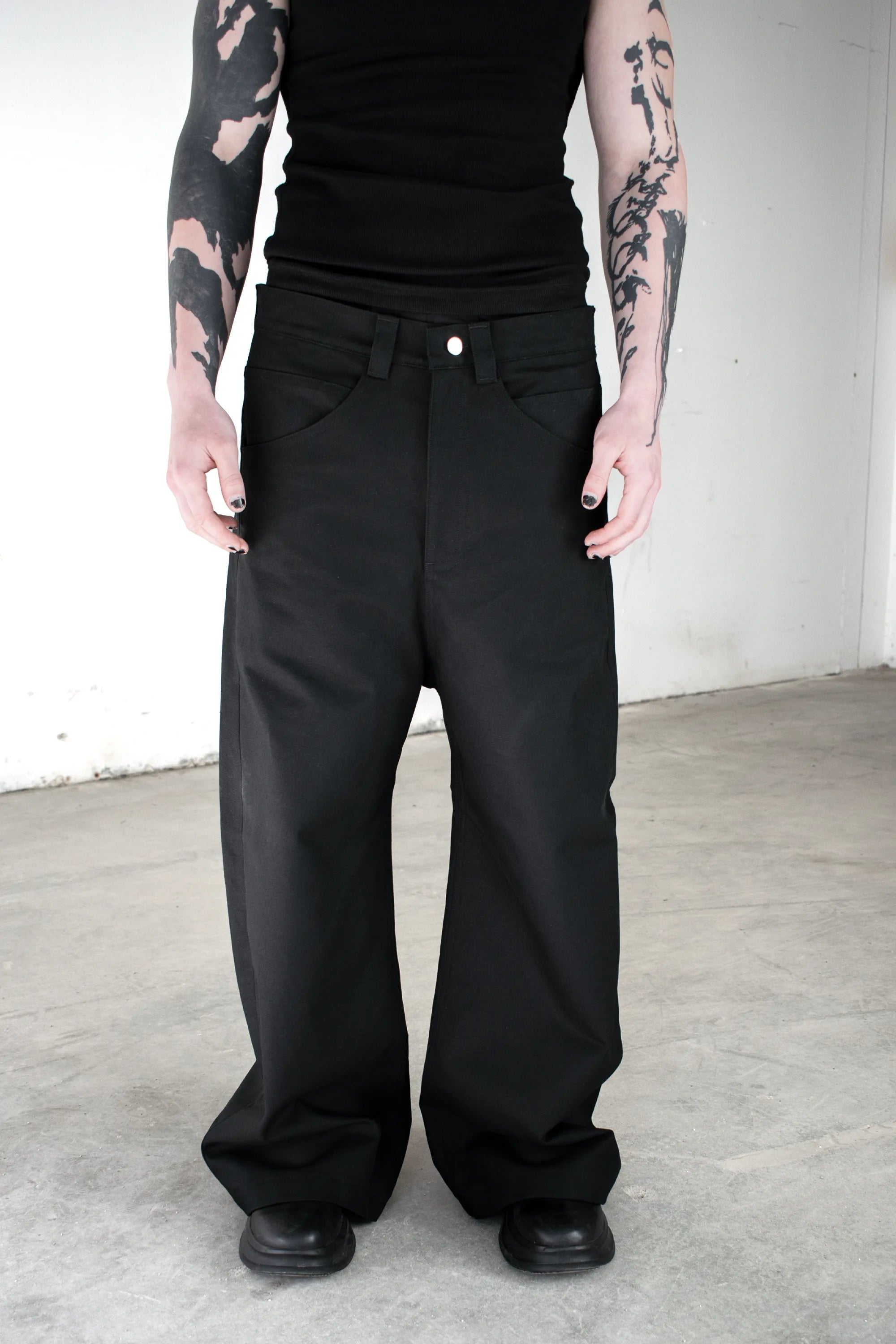 BLACK WIDE PANTS