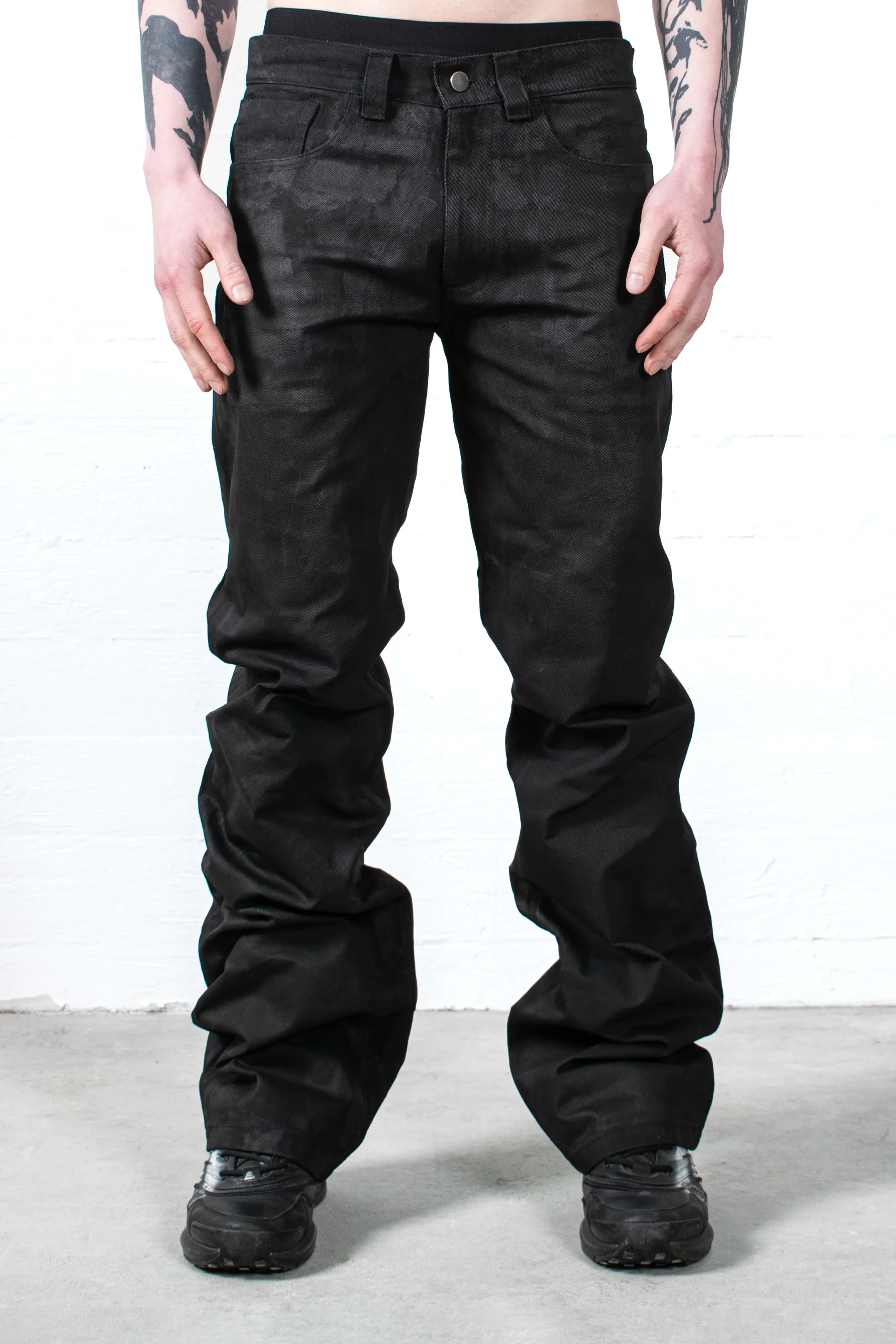 COATED STACKED JEANS
