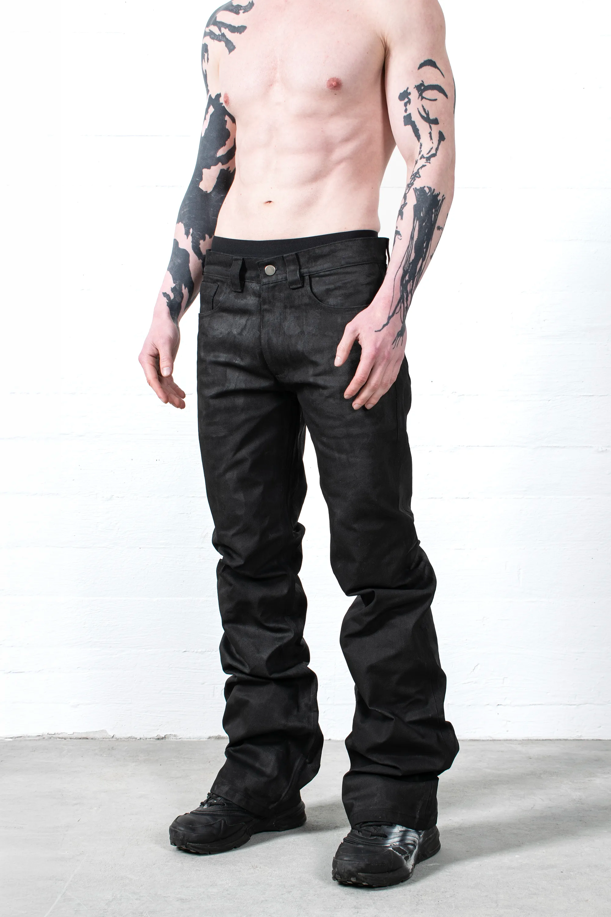 COATED STACKED JEANS