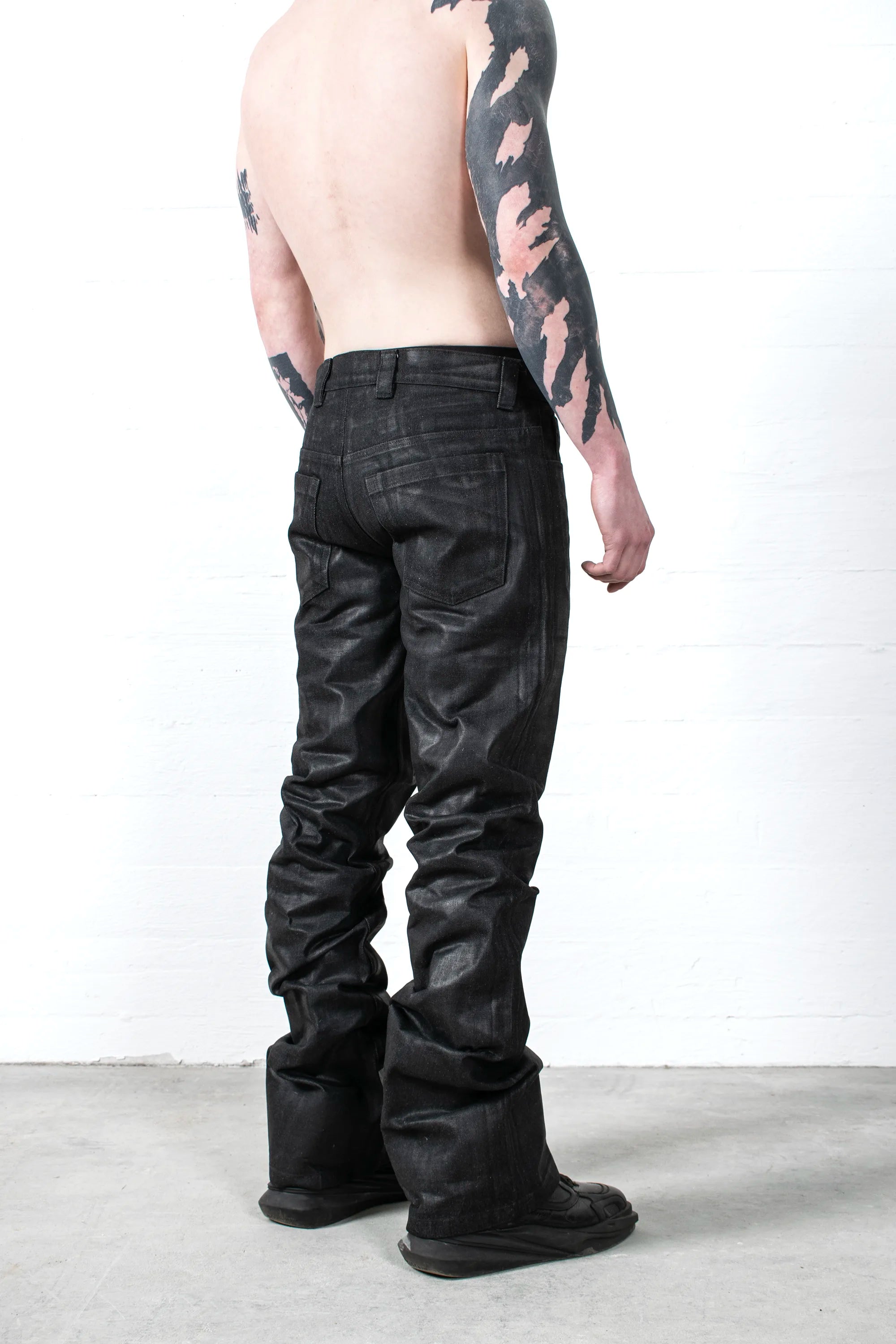 WAXED STACKED JEANS