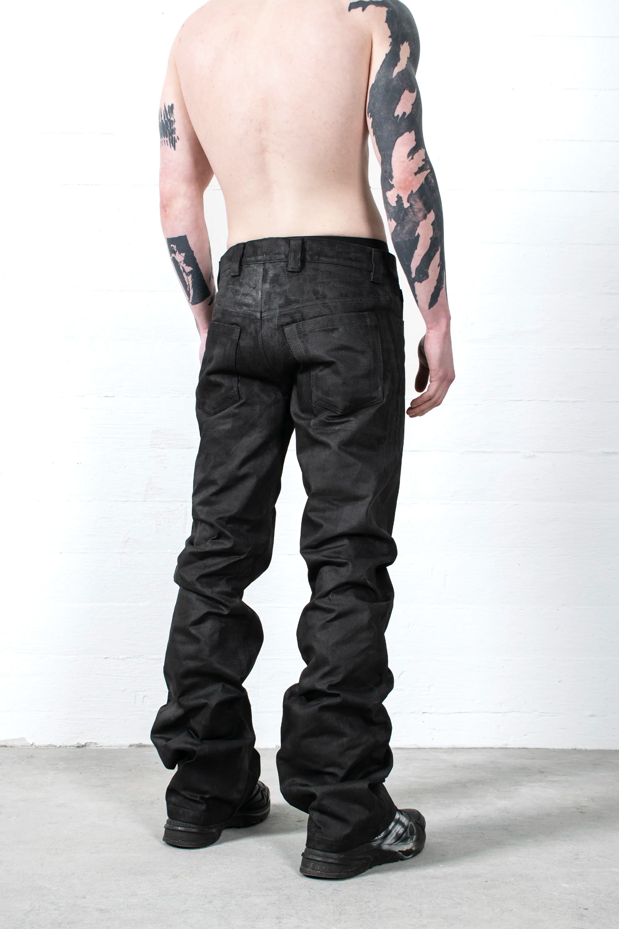 COATED STACKED JEANS