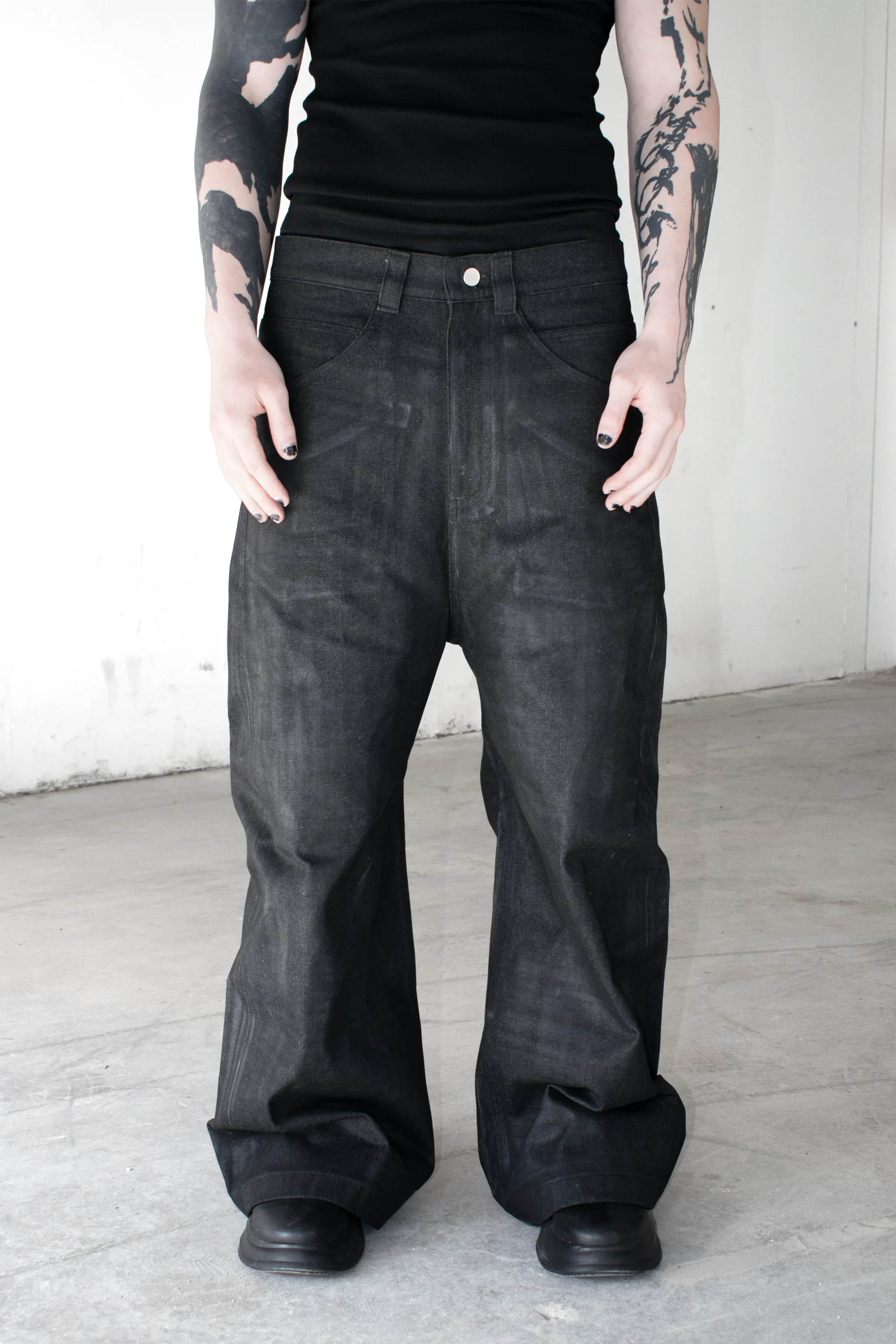 WAXED WIDE JEANS