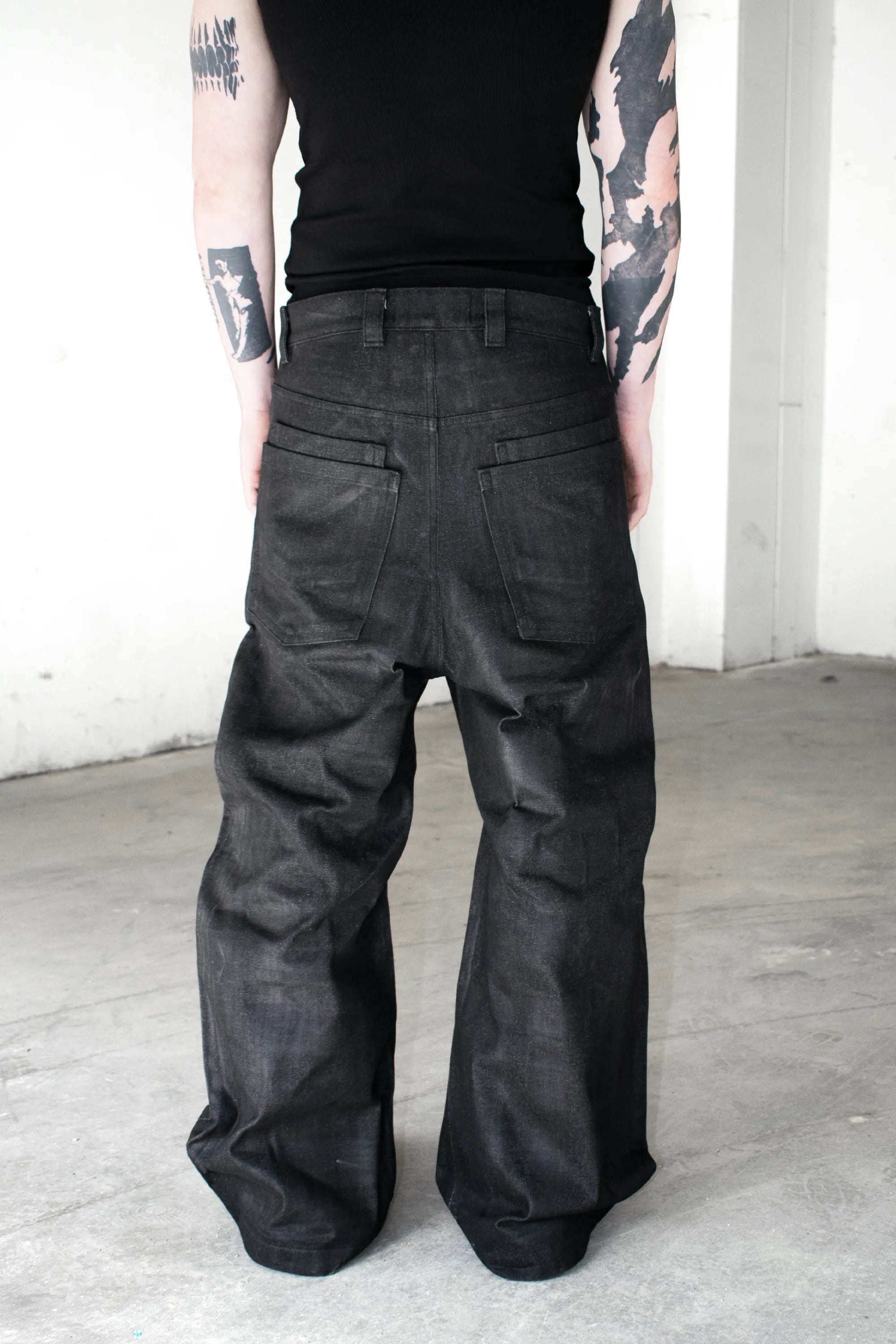 WAXED WIDE JEANS